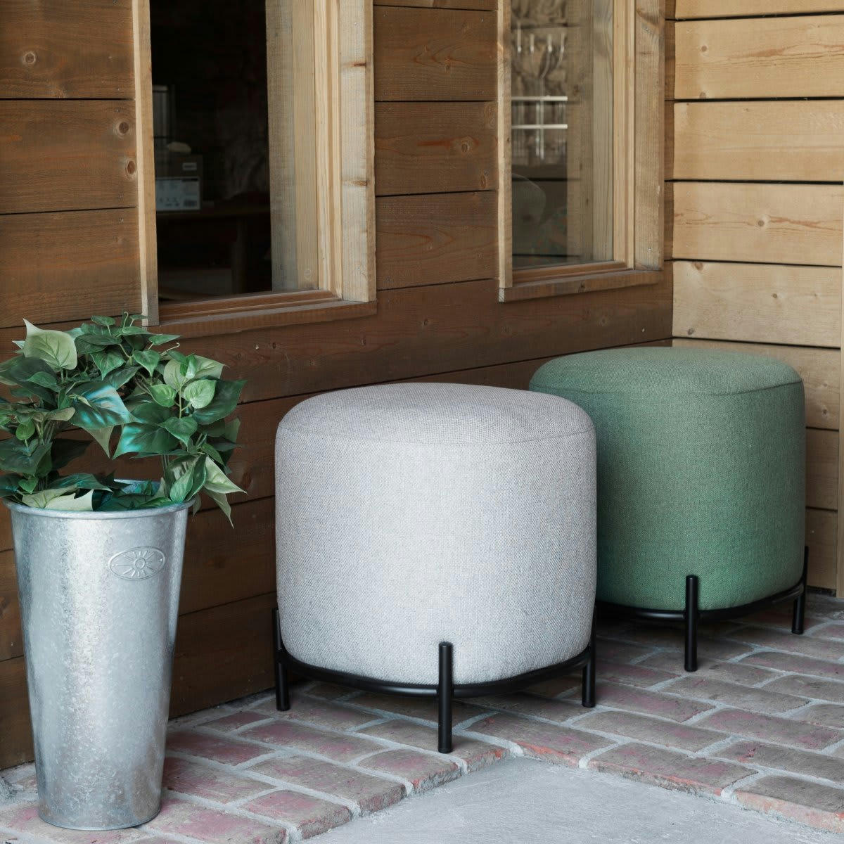 FOLIO - Pouf rond en tissu pieds métal gris