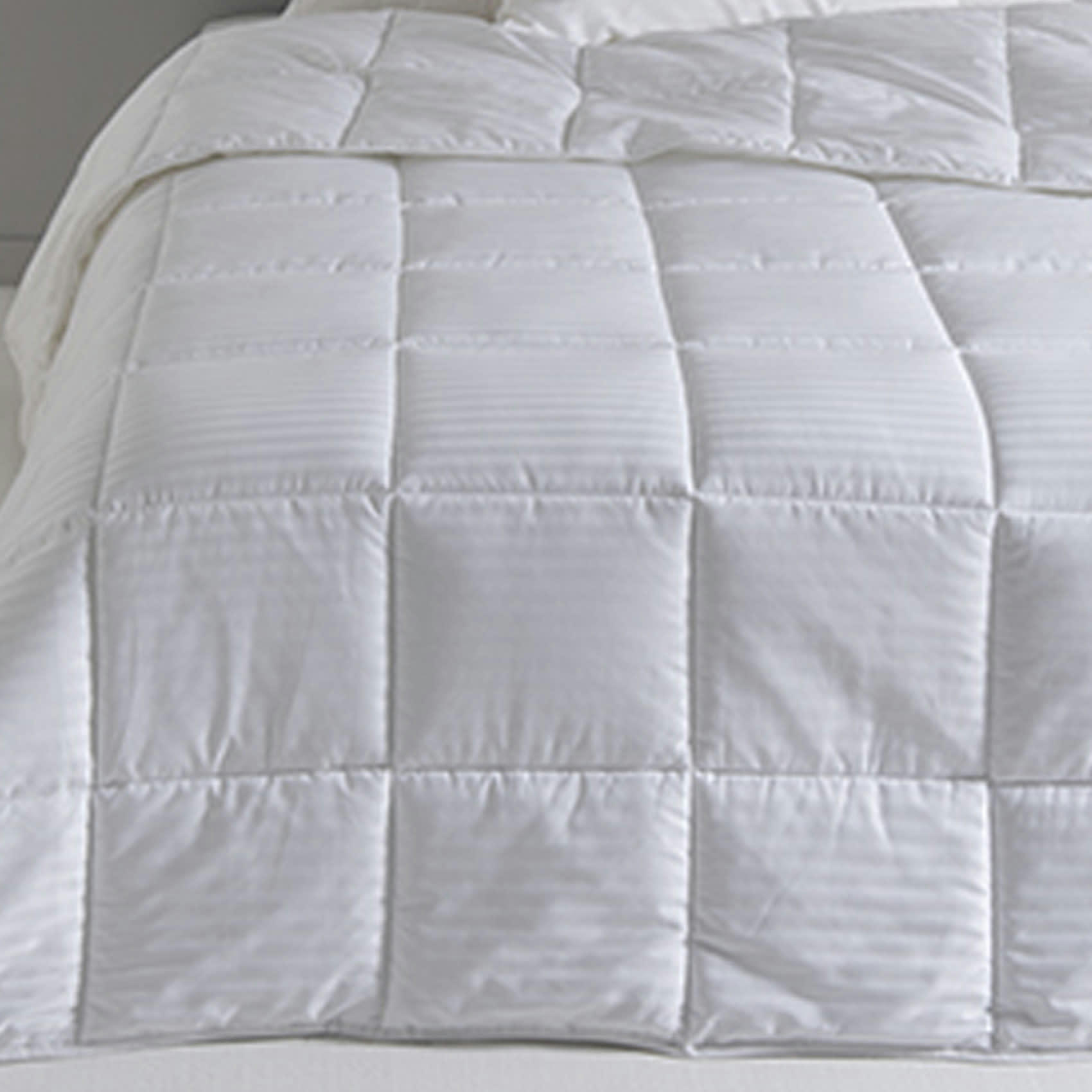 - Couette chaude en satin de coton blanc 240x260 cm