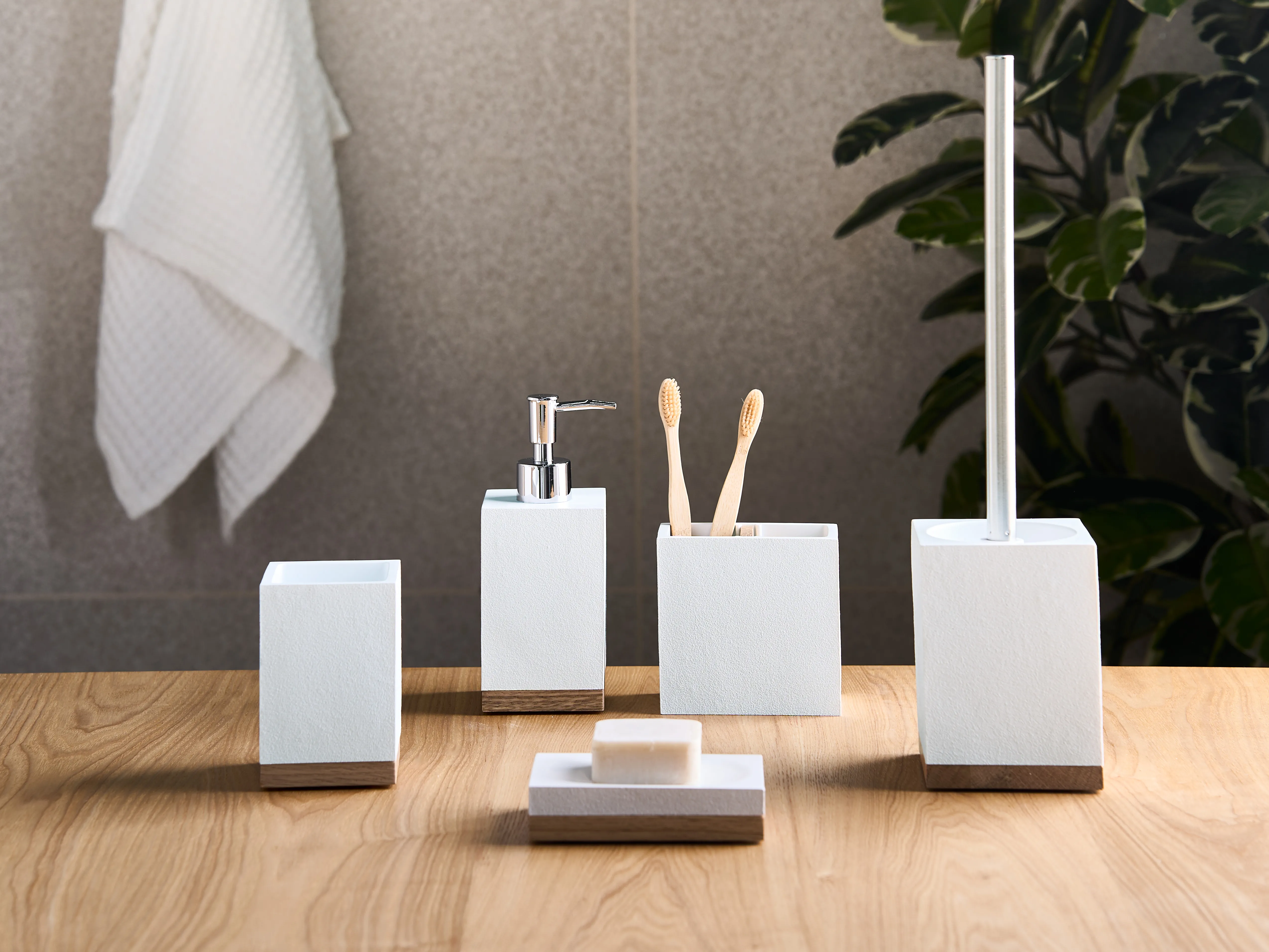 5-Piece Bathroom Accessories Set TAPICHE White