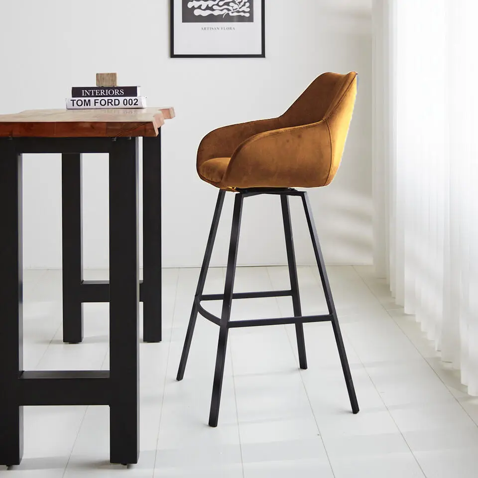 Barkruk Elise velvet cognac draaibaar met armleuning Zithoogte 79 cm Stof