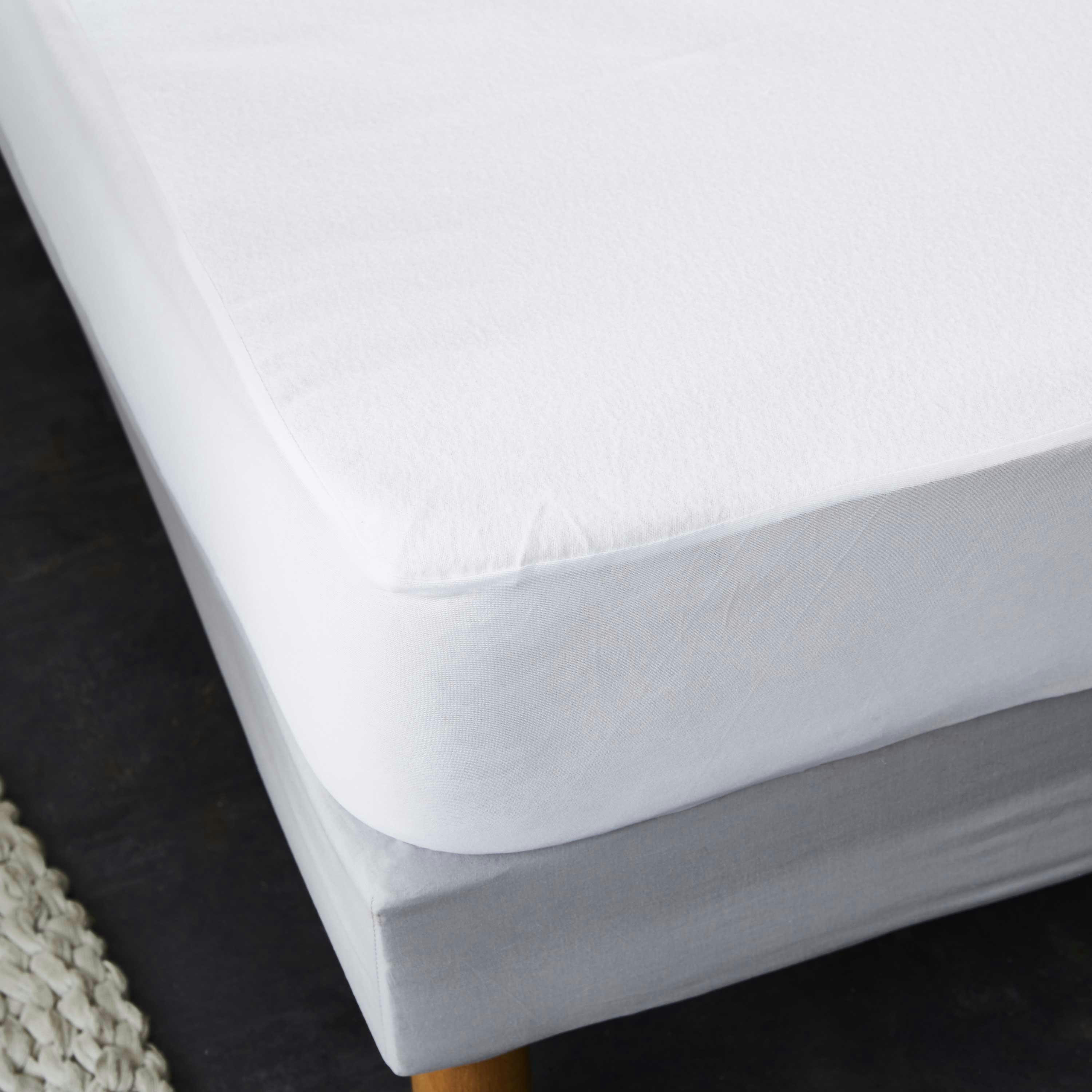 - Protège matelas imperméable et anti acariens 2x70x200 cm