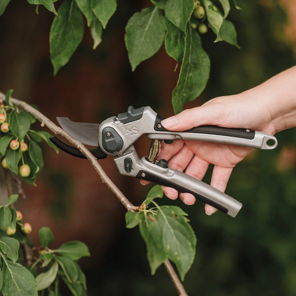 Gartenschere, Bypass, Klingenlänge 11 cm, schwarz silberfarben