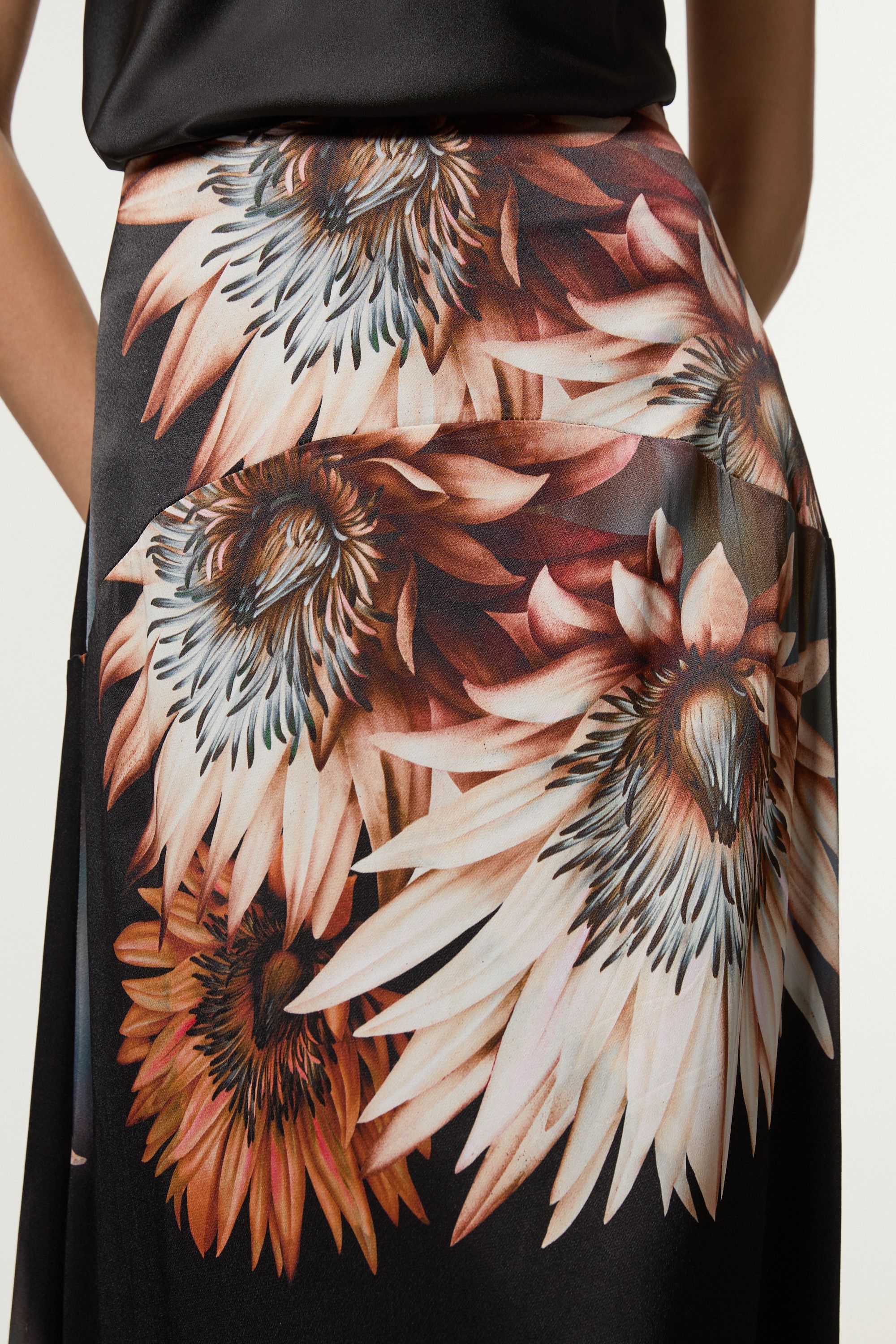 KarenMillen Viscose Satin Printed Panelled Train Maxi Skirt