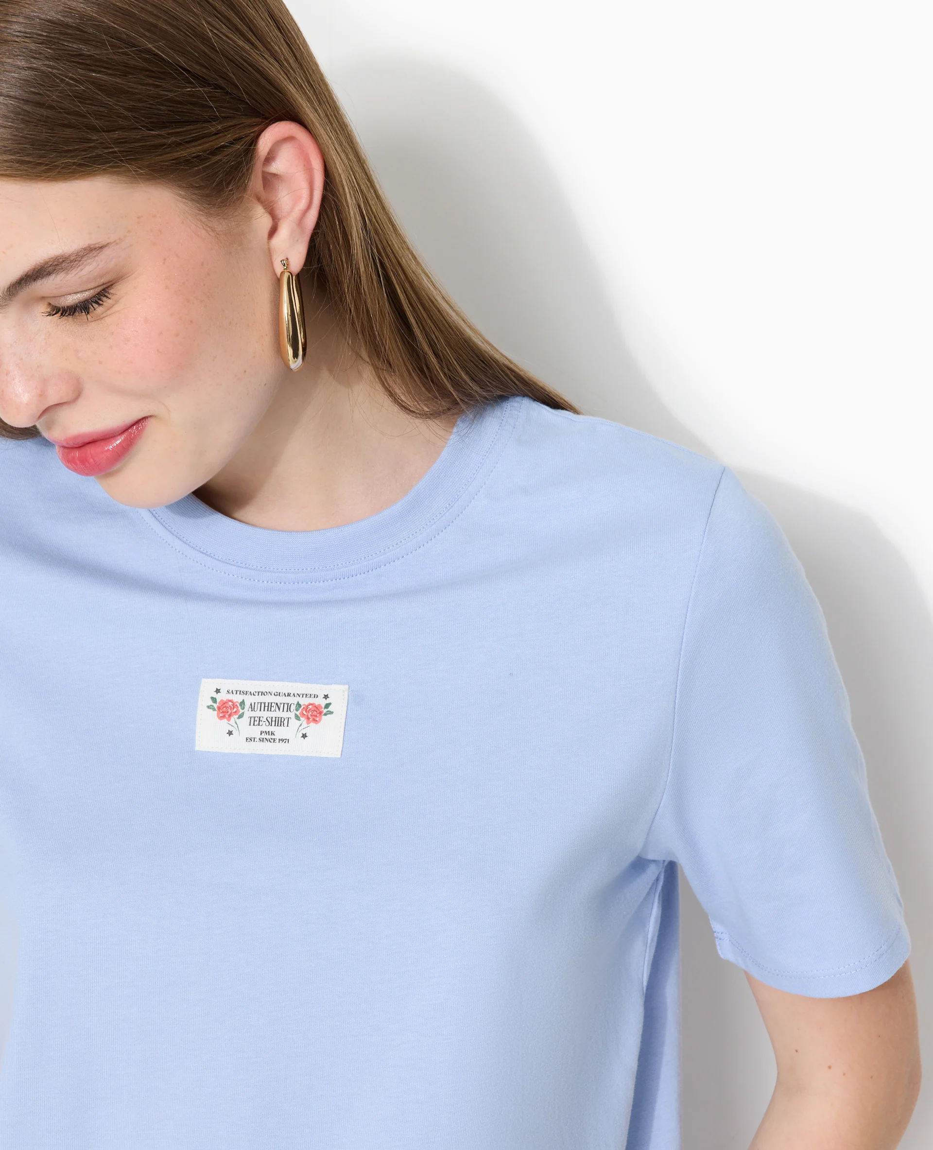 T-shirt avec étiquette cousue devant