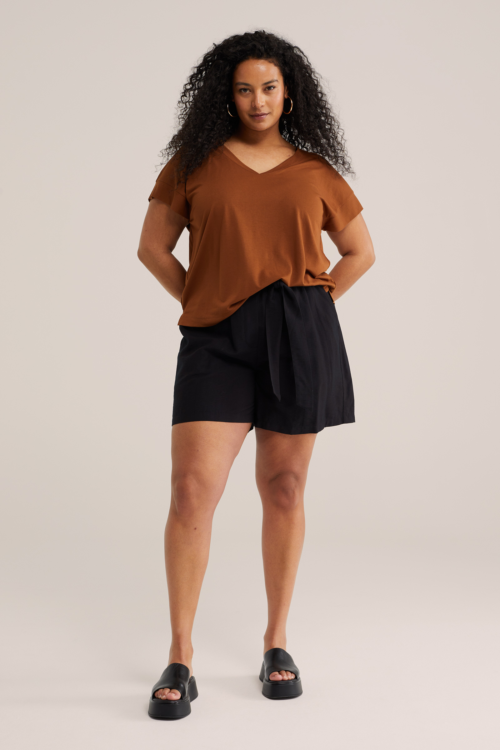 Dames relaxed fit short met strikceintuur - Curve