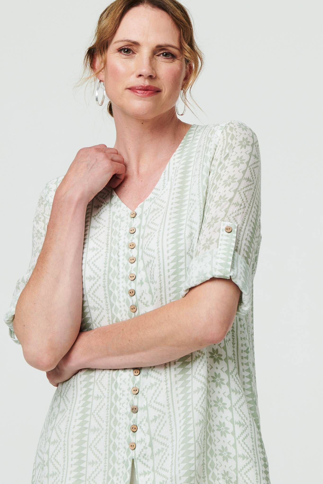 Izabel London Printed Button Front Curve Hem Blouse