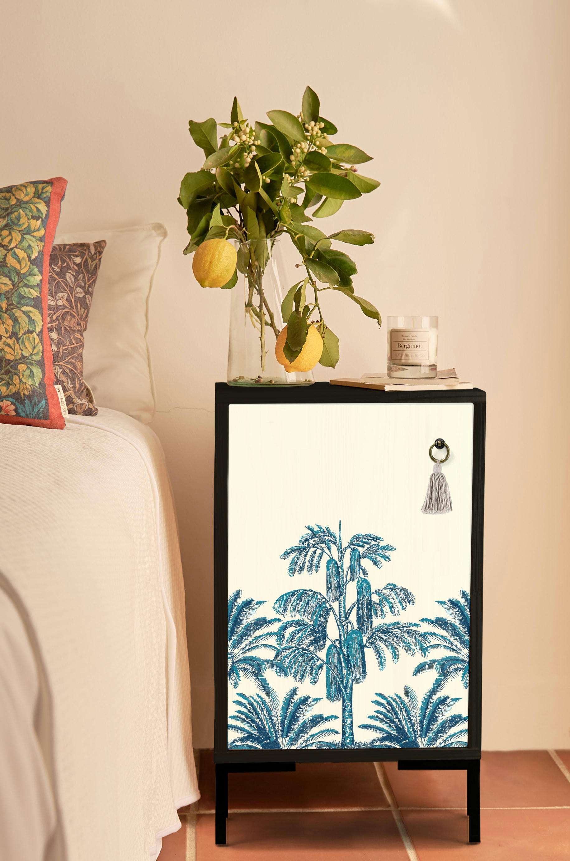 LEA - Table de chevet en MDF avec imprimé palmiers vintage