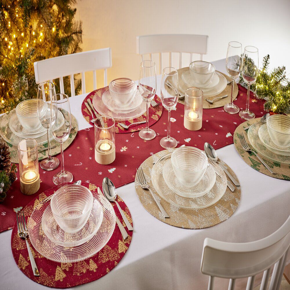 Nappe en tissu blanc avec chemin de table rouge motif No&euml;l 140x250cm