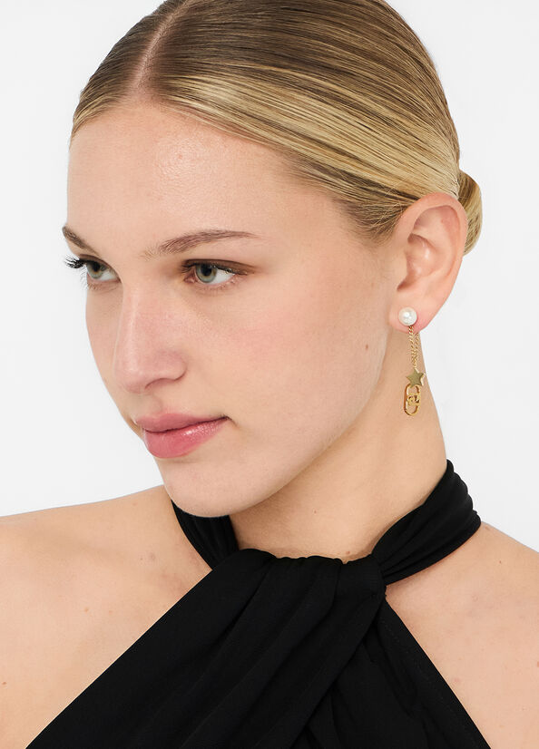 Orecchini con perle sintetiche