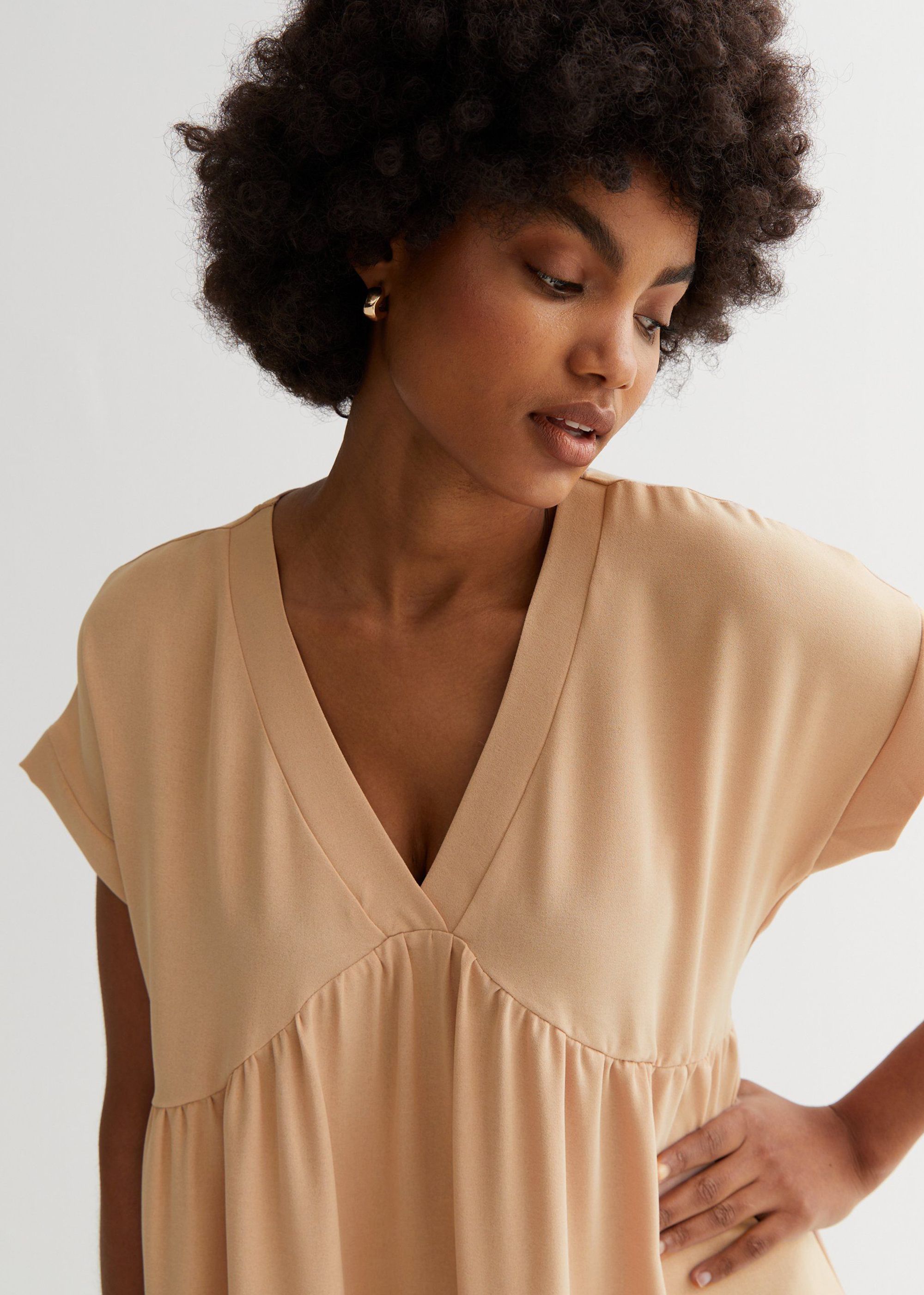 Gini London Beige V Neck Tiered Mini Smock Dress