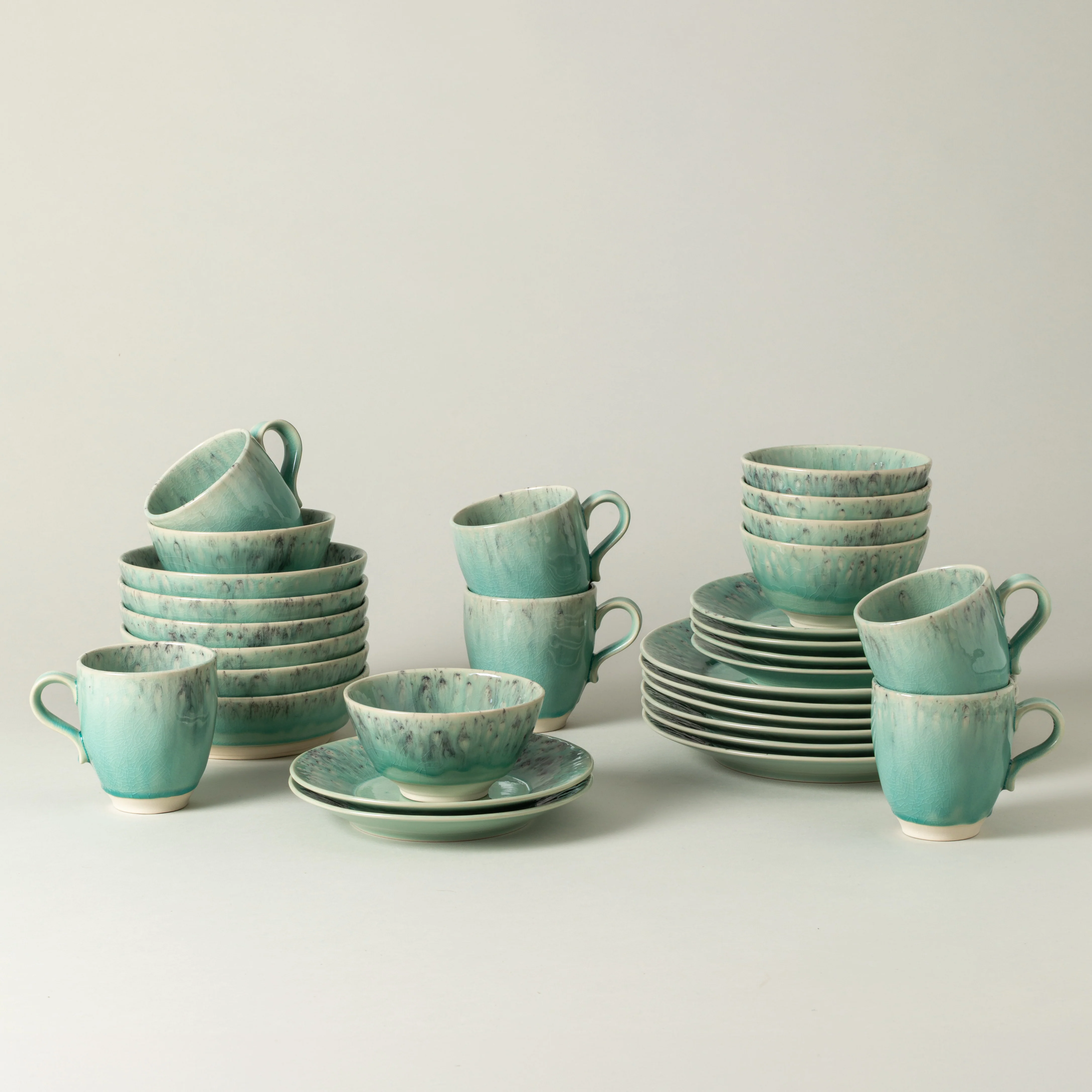 30-Piece Dinnerware Set with Mug Madeira