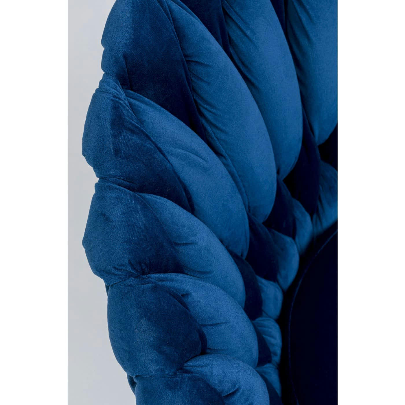 KNOT - Chaise avec accoudoirs en velours bleu et acier noir
