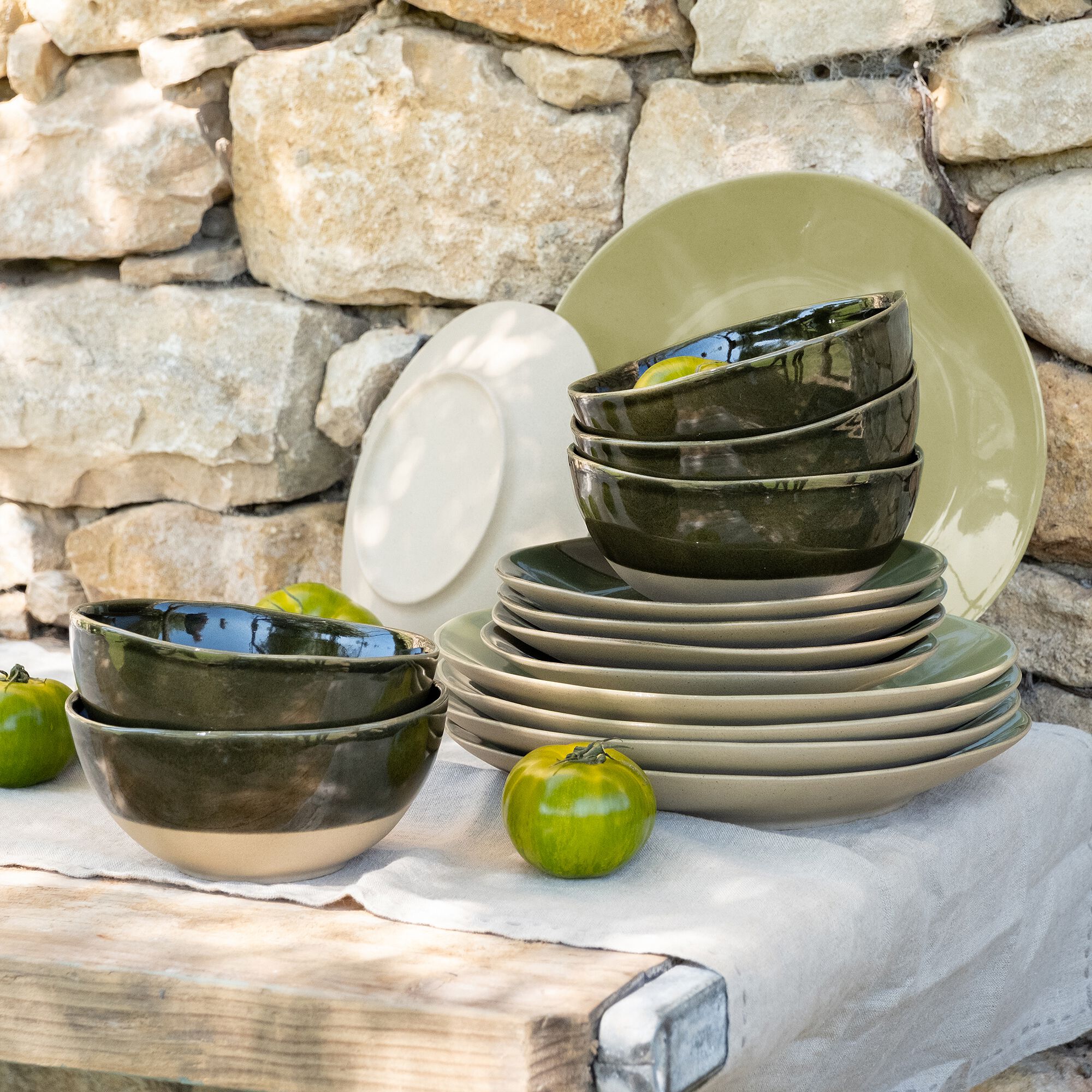 AVOCADO - Service de vaisselle organique en grès - vert avocado