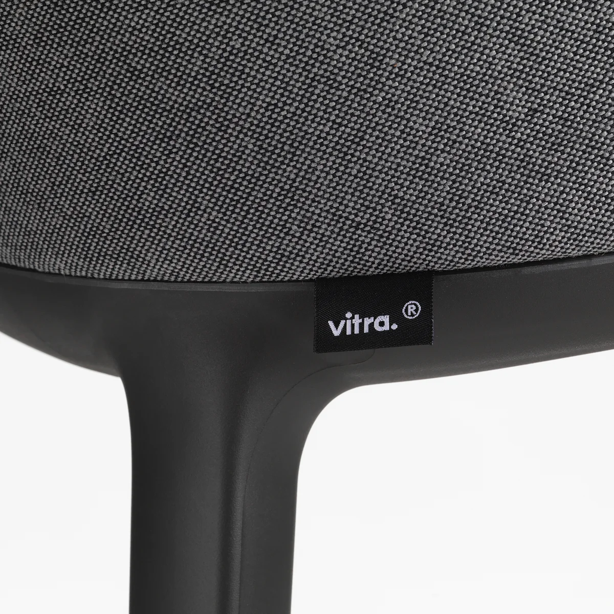 Vitra - Softshell Armchair, basic dark / Plano (sierragrau / nero), Filzgleiter
