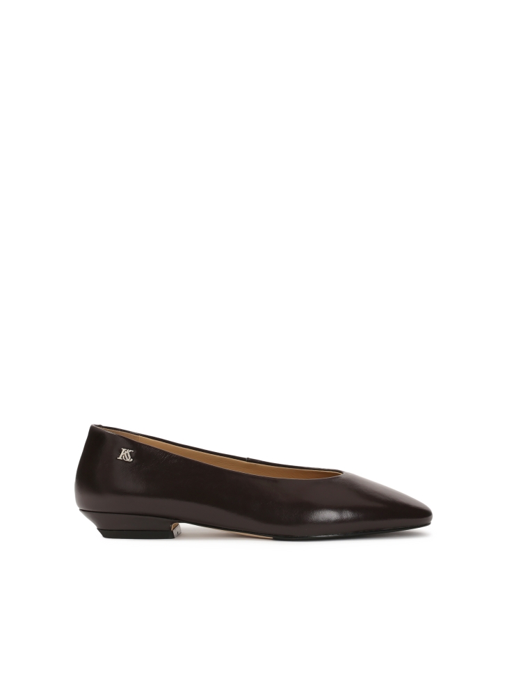 Dark brown pumps with slightly rounded nose