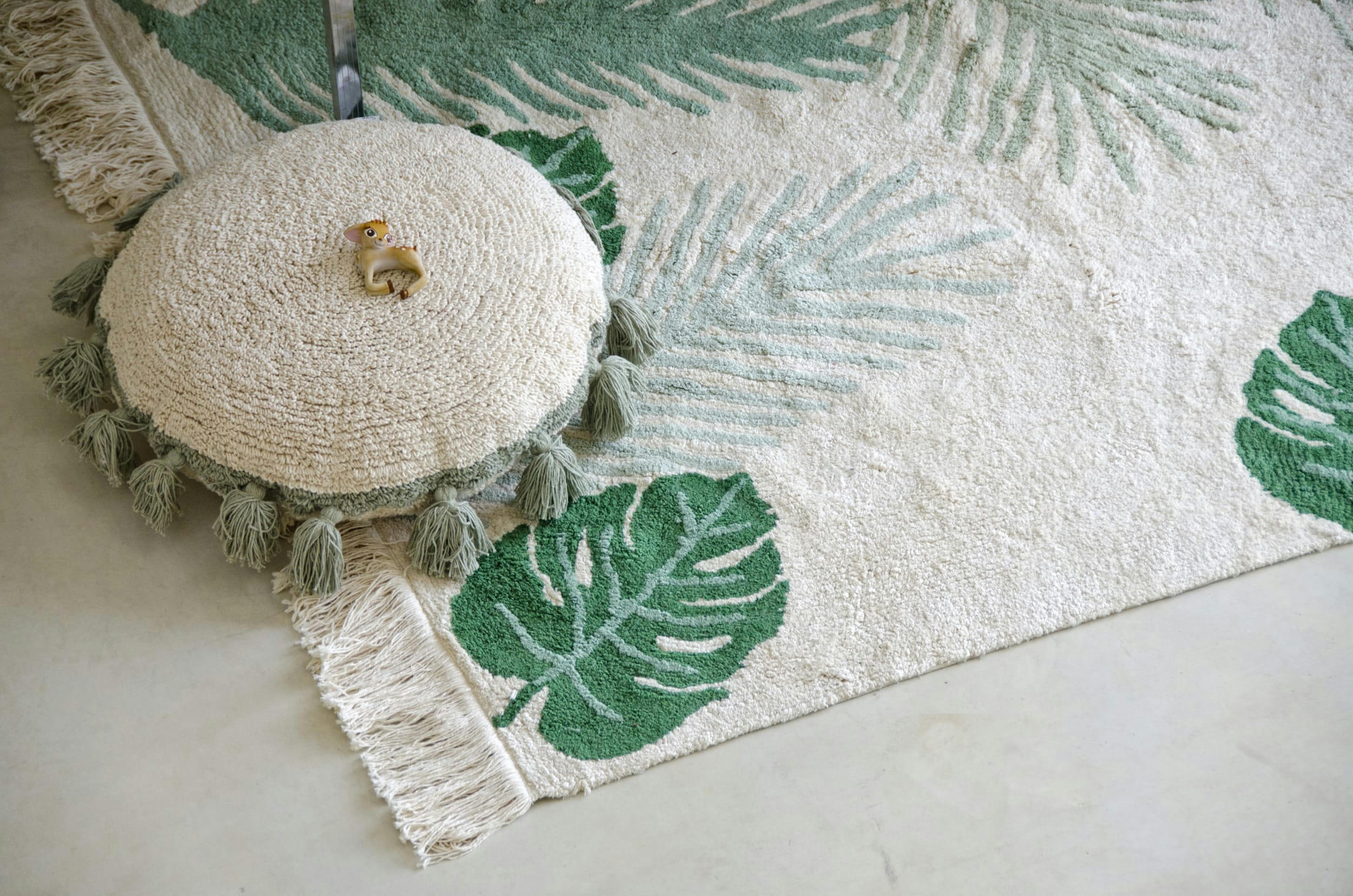 CIRCLE - Coussin rond à pompons Circle vert (48 cm)