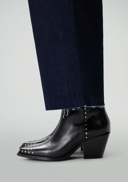 Zwarte western enkellaarsjes met studs