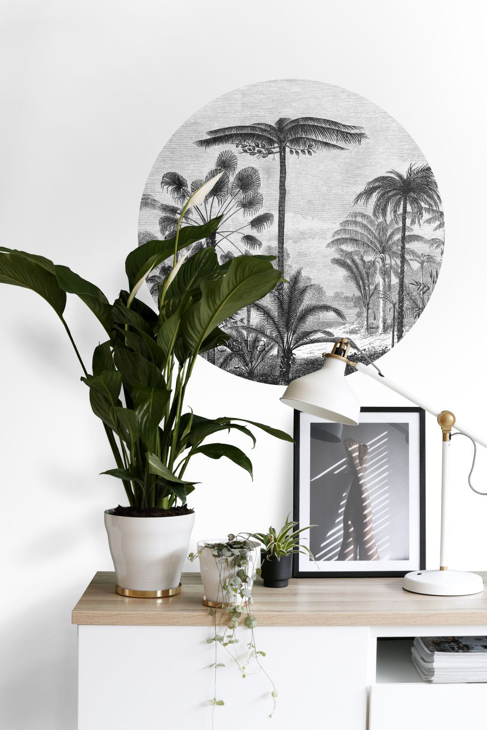 ESTAhome zelfklevende behangcirkel tropisch landschap met palmbomen zwart wit - Ø 70 cm - 158982