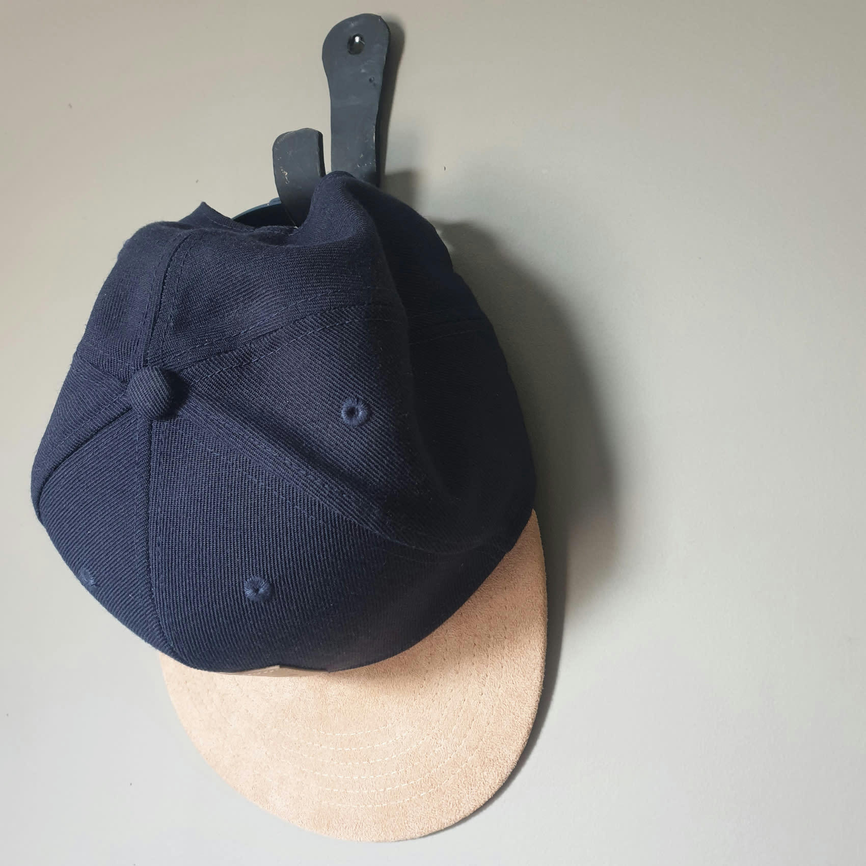 - Patère style industriel brut métal noir 10 cm