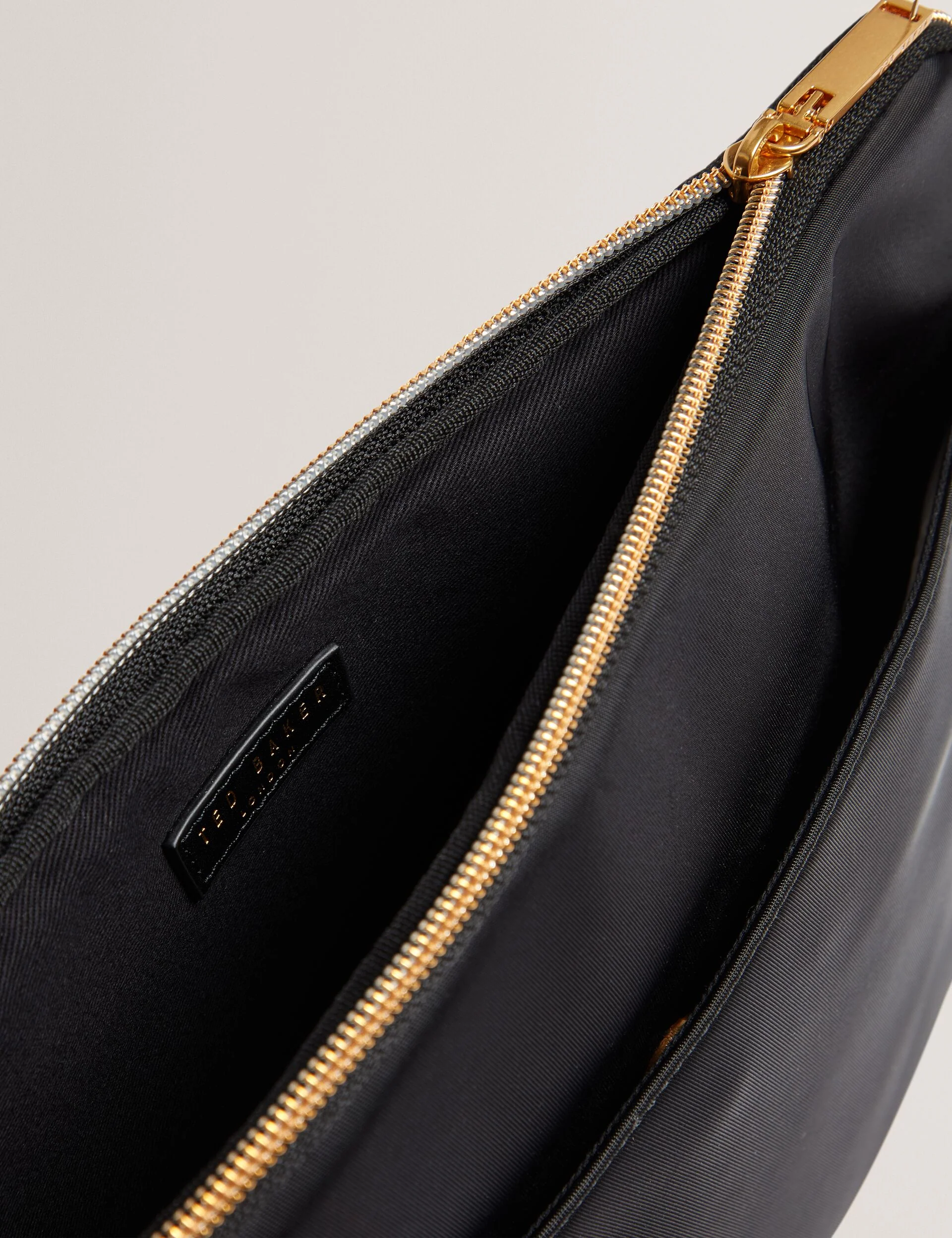 NYTALIA | BLACK