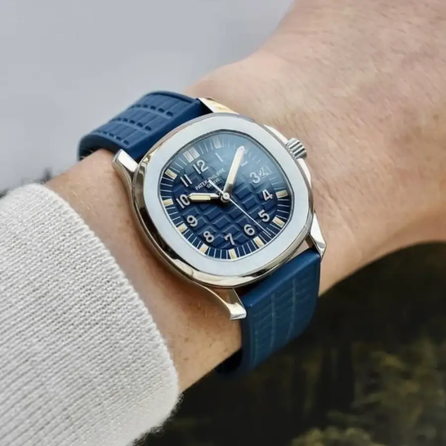 Patek Philippe – Aquanaut –  Rubber Strap – Straight – Blue