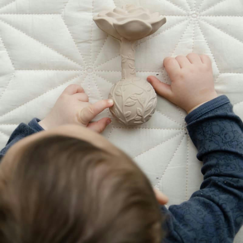 - Hochet de dentition en hévéa Rose beige