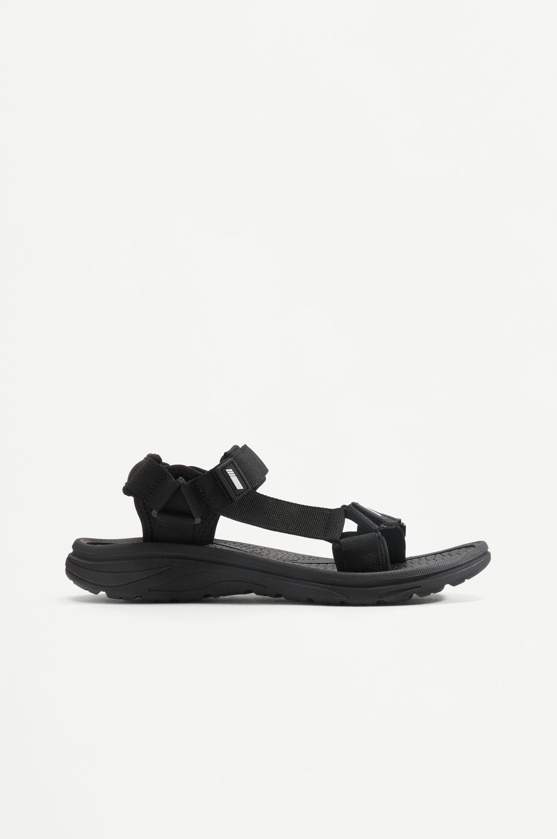 Sandalia deportiva tiras