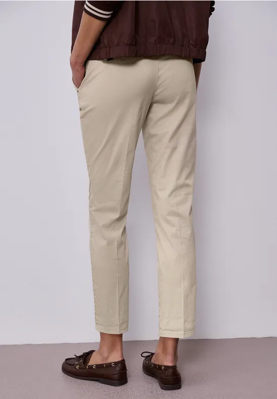 Chino im Casual Fit in softer Qualität