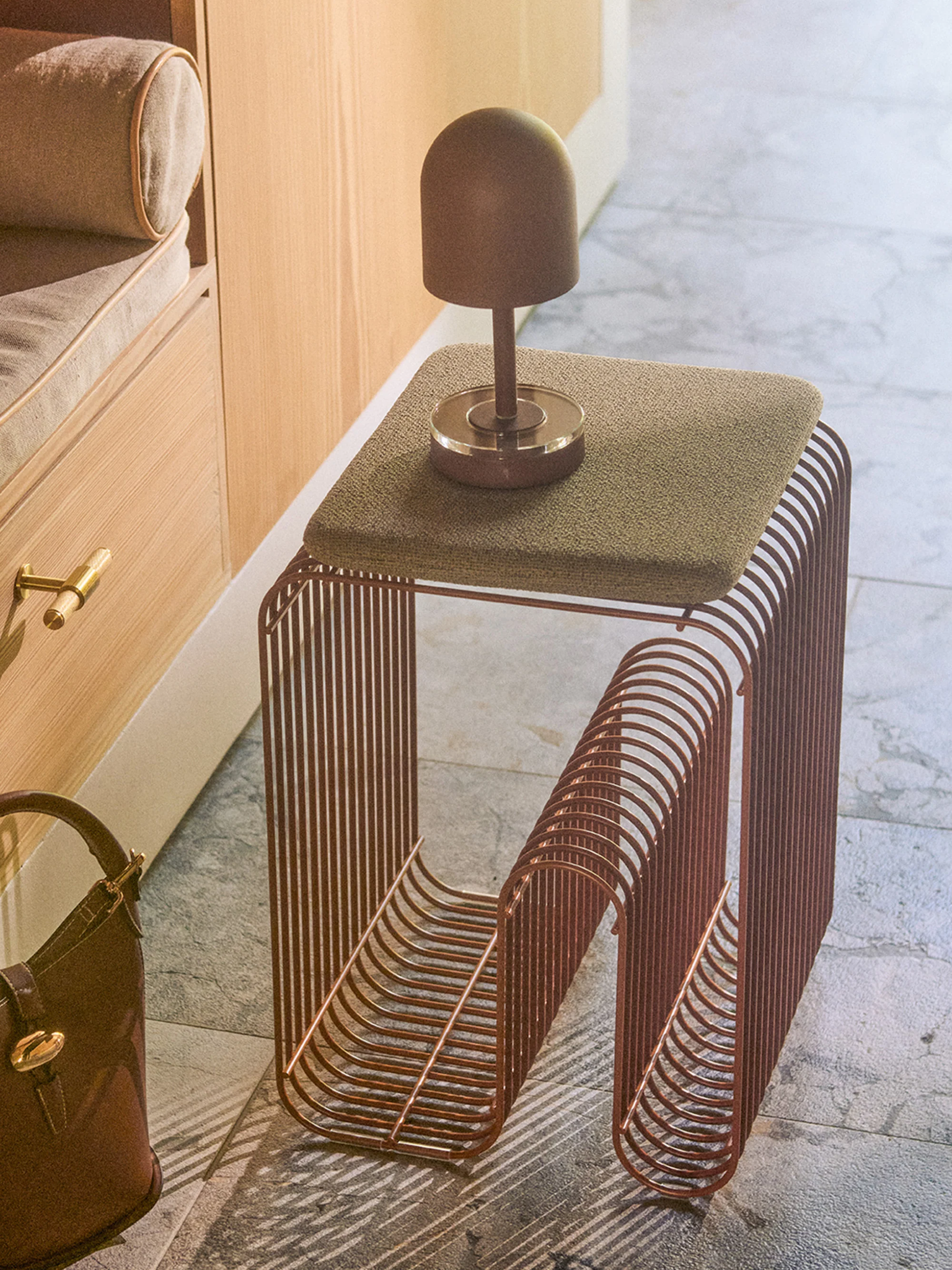 Metall-Hocker Curva