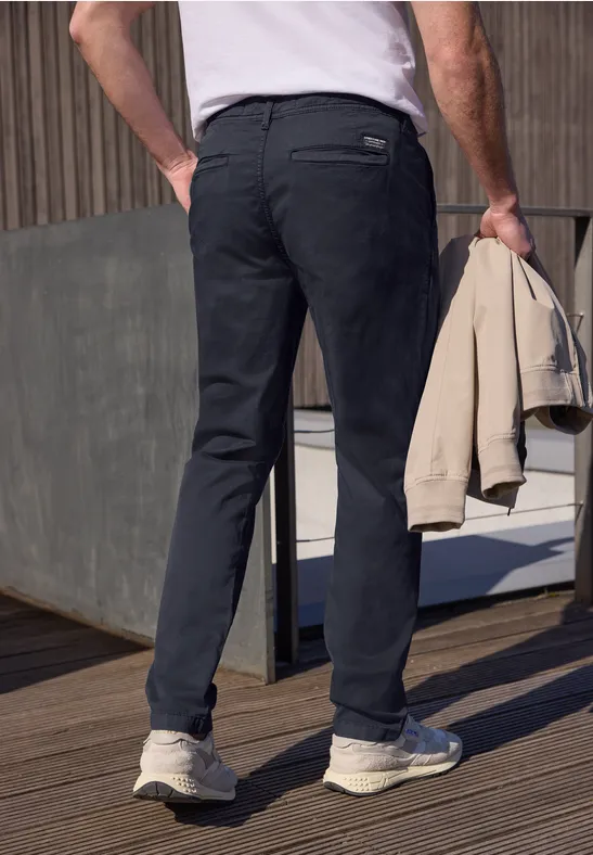 Straight Leg Chino in leichter Qualität