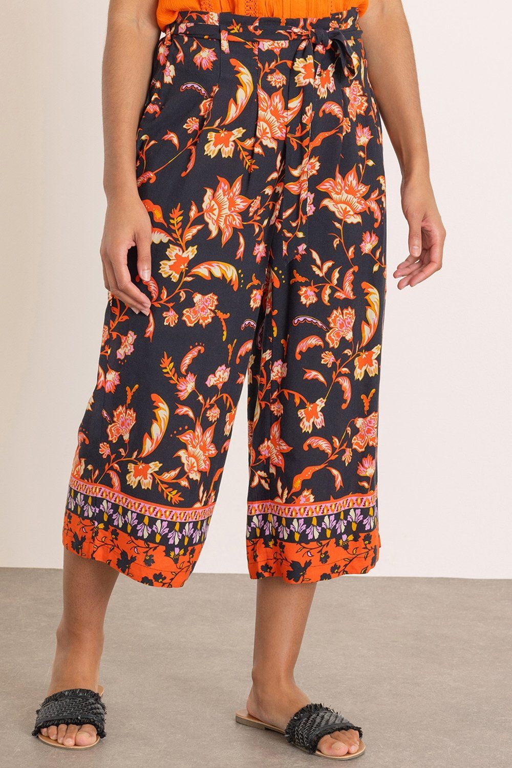Klass. Floral Printed Wide Leg Cropped Trousers