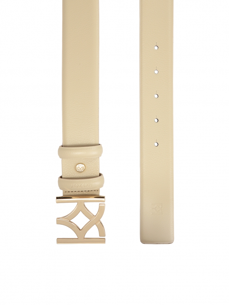 Beige smooth leather belt with a striking buckle