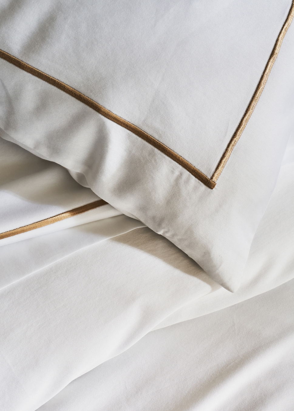 TAIE D'OREILLER SATIN BLANC/MORDORÉ