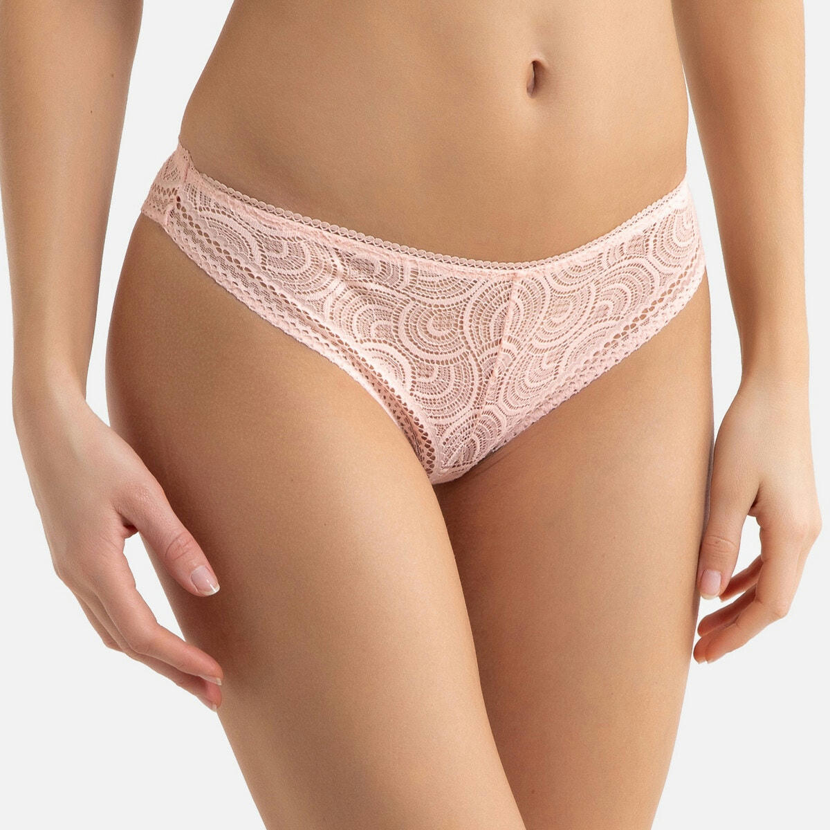 Tanga tout dentelle