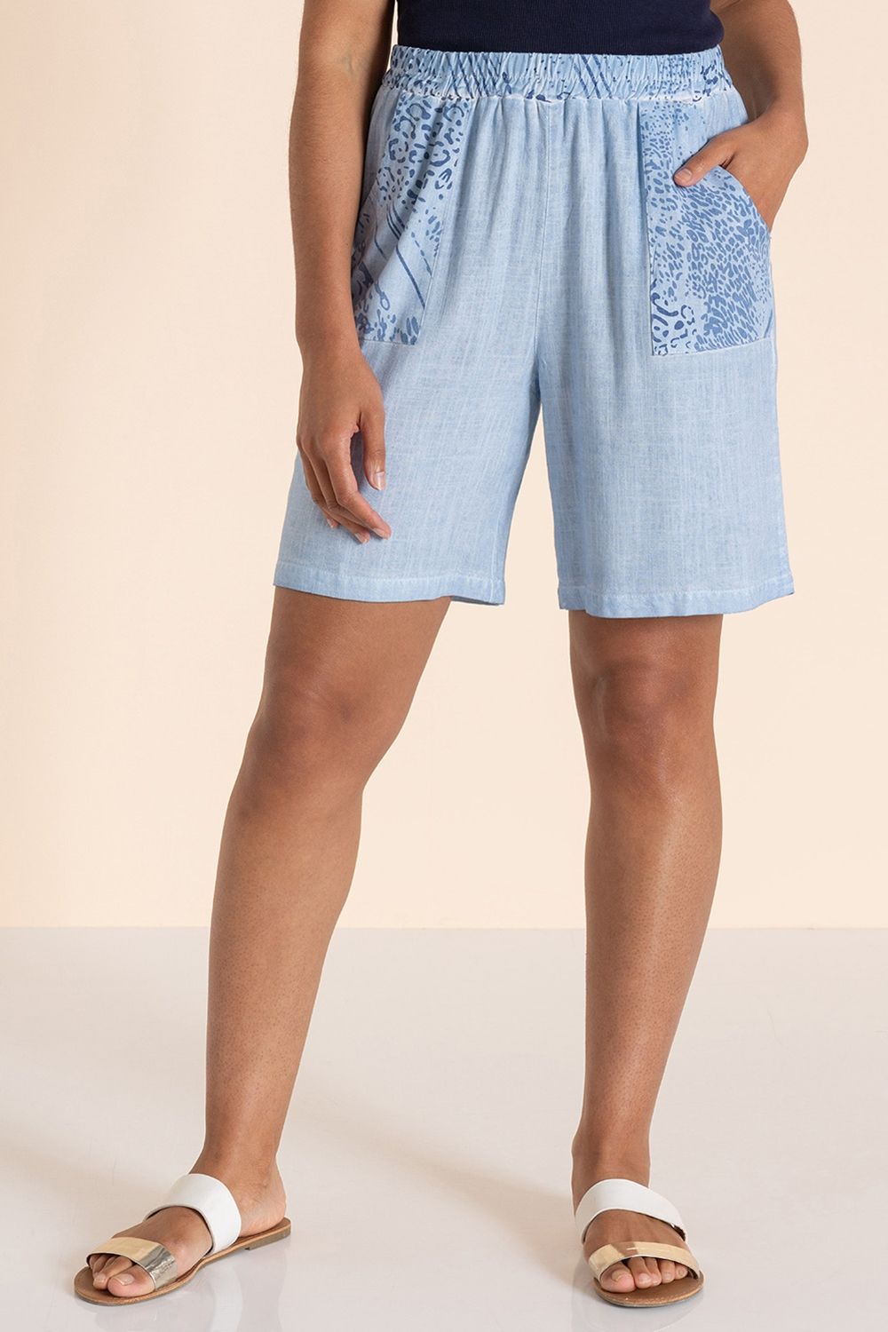 Klass. Animal Print Pull On Linen Blend Shorts
