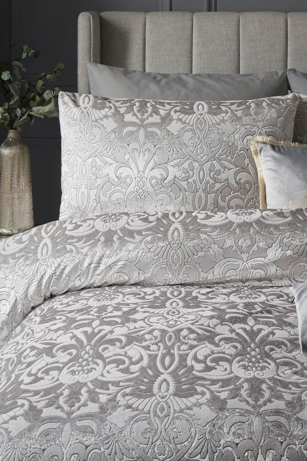Laurence Llewelyn-Bowen Firenza' Damask Velvet Duvet Cover Set