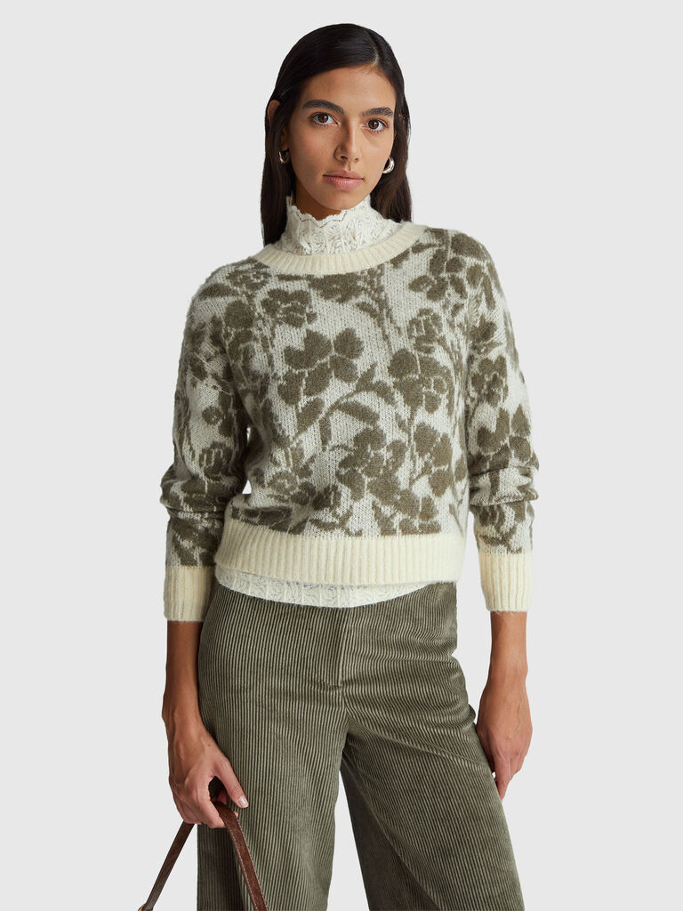 Sweater with floral pattern