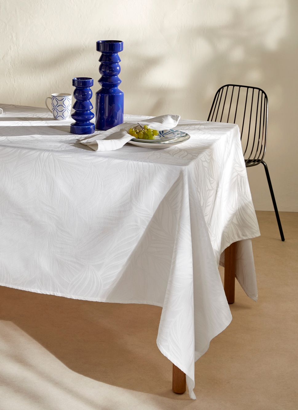 NAPPE EN JACQUARD FEUILLES DE PALME BLANC