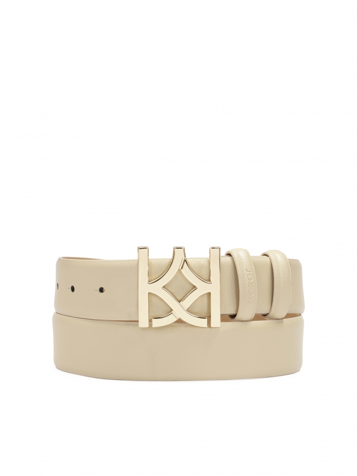 Beige smooth leather belt with a striking buckle