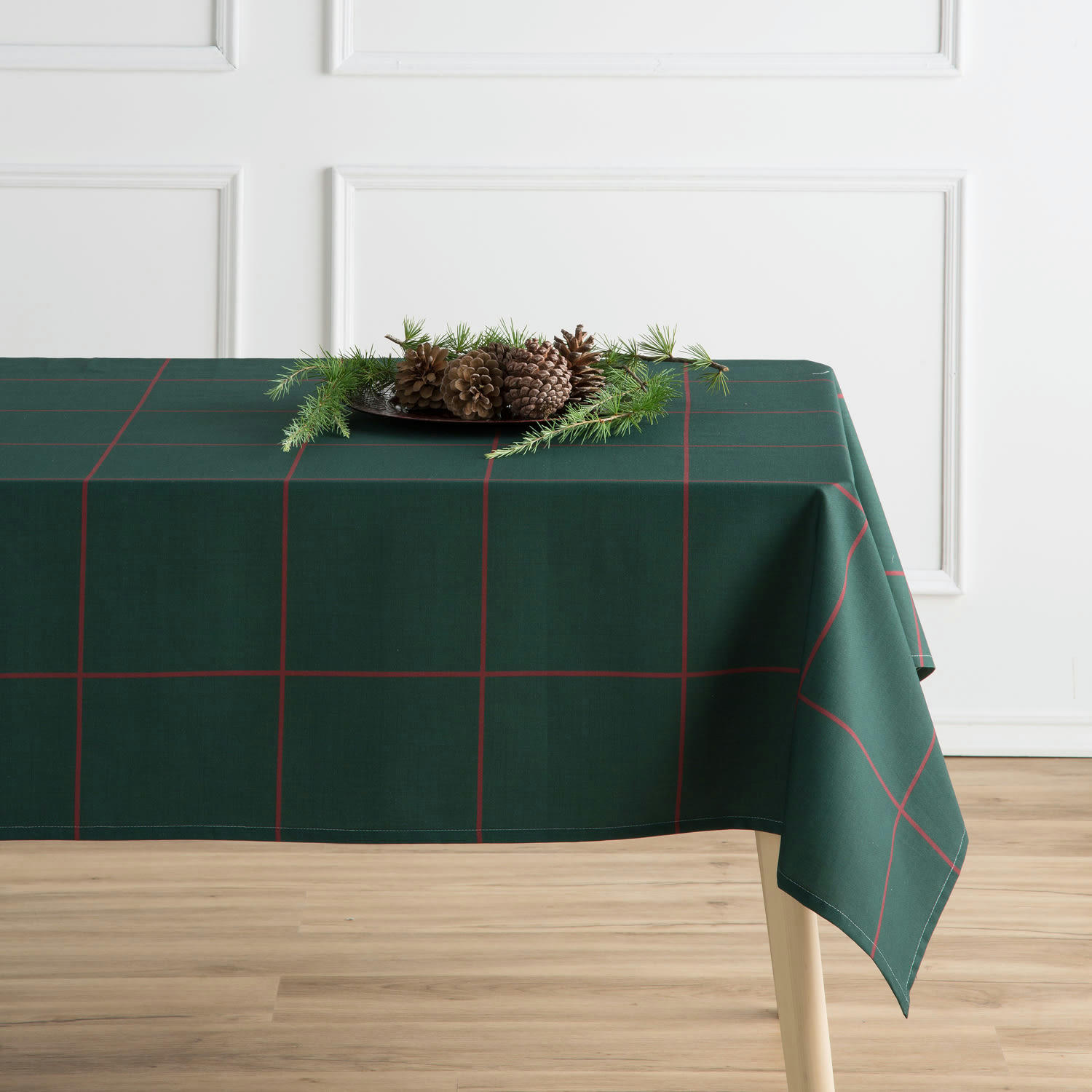 WINDOWS VERDE - Nappe imprimée vert avec traitement anti-taches coton 140x300 cm