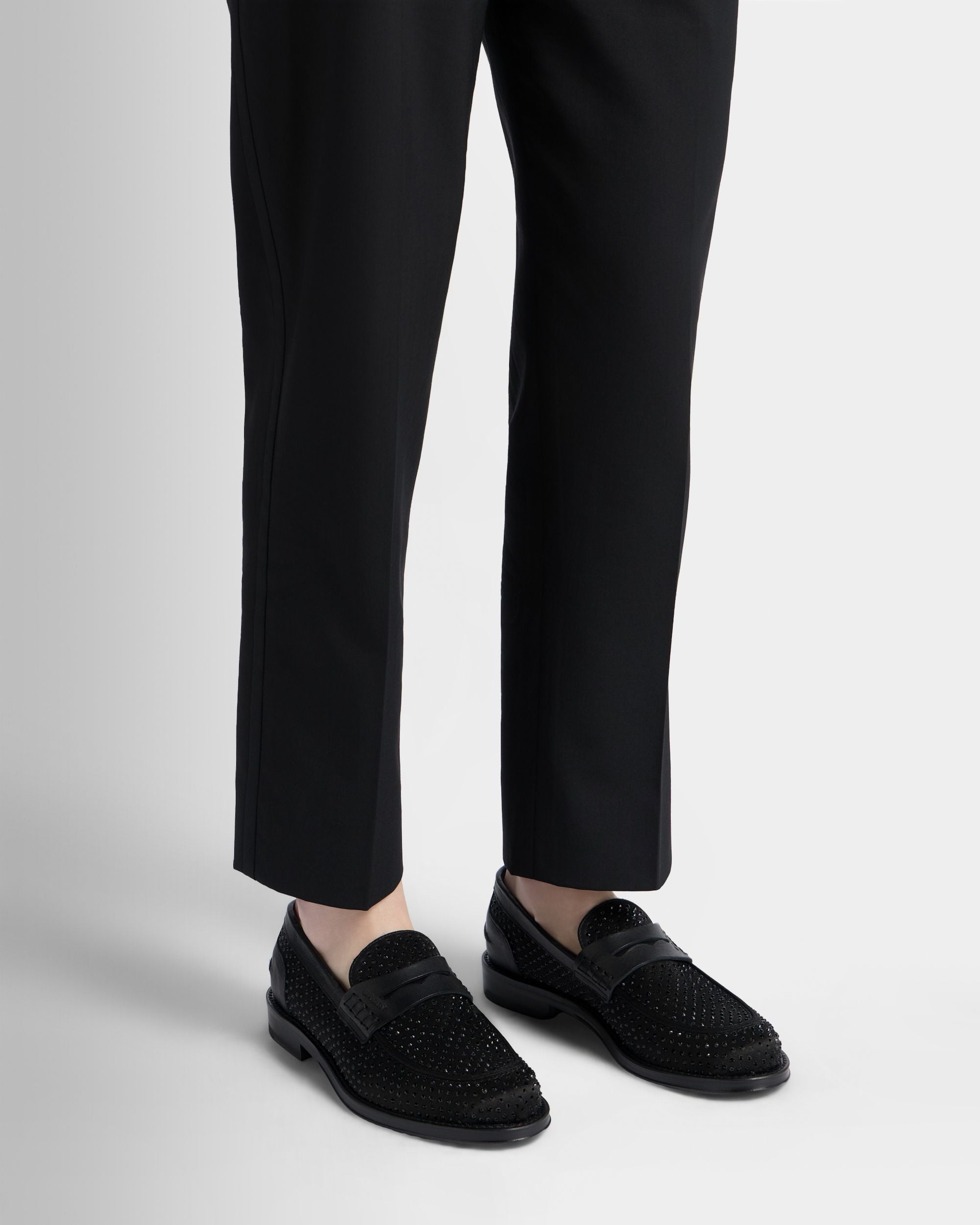 Flair Loafer aus schwarzem Gewebe mit Strasssteinen