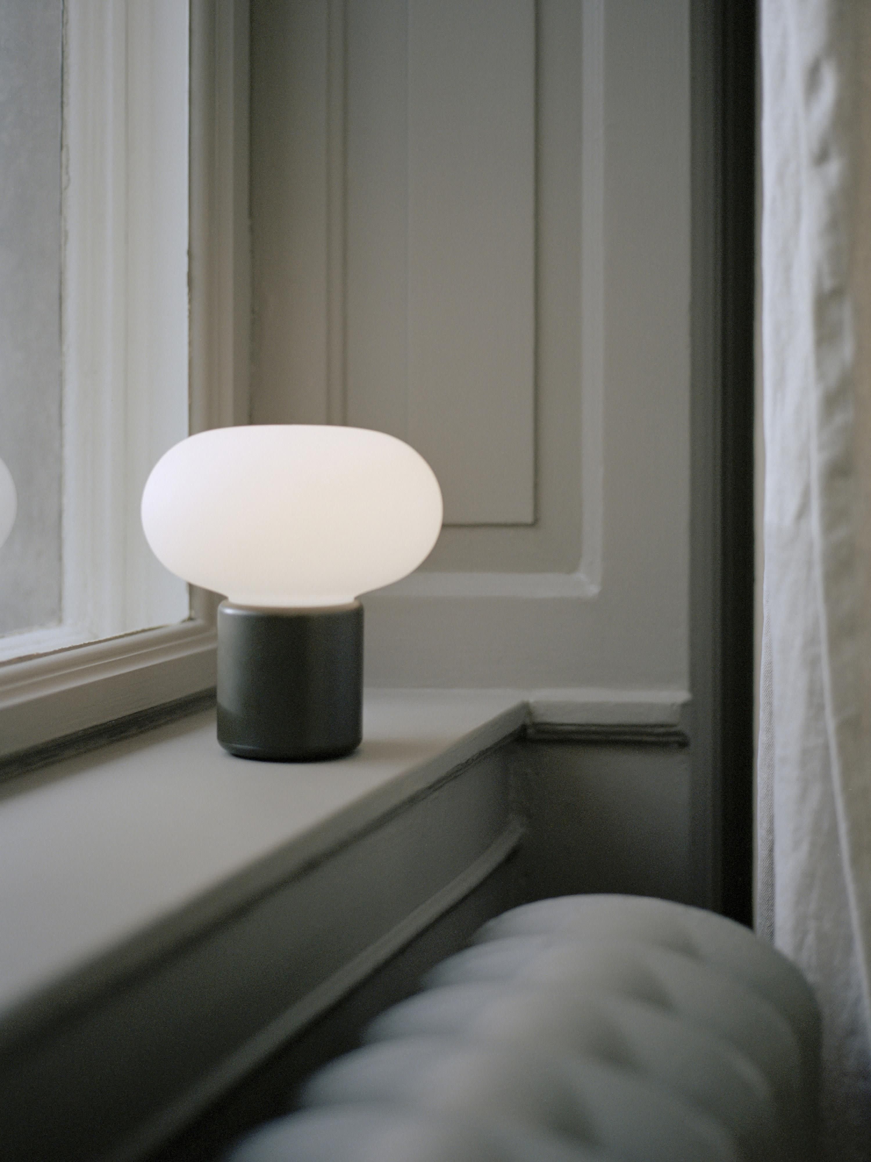 Kleine mobile Tischlampe Karl-Johan, dimmbar