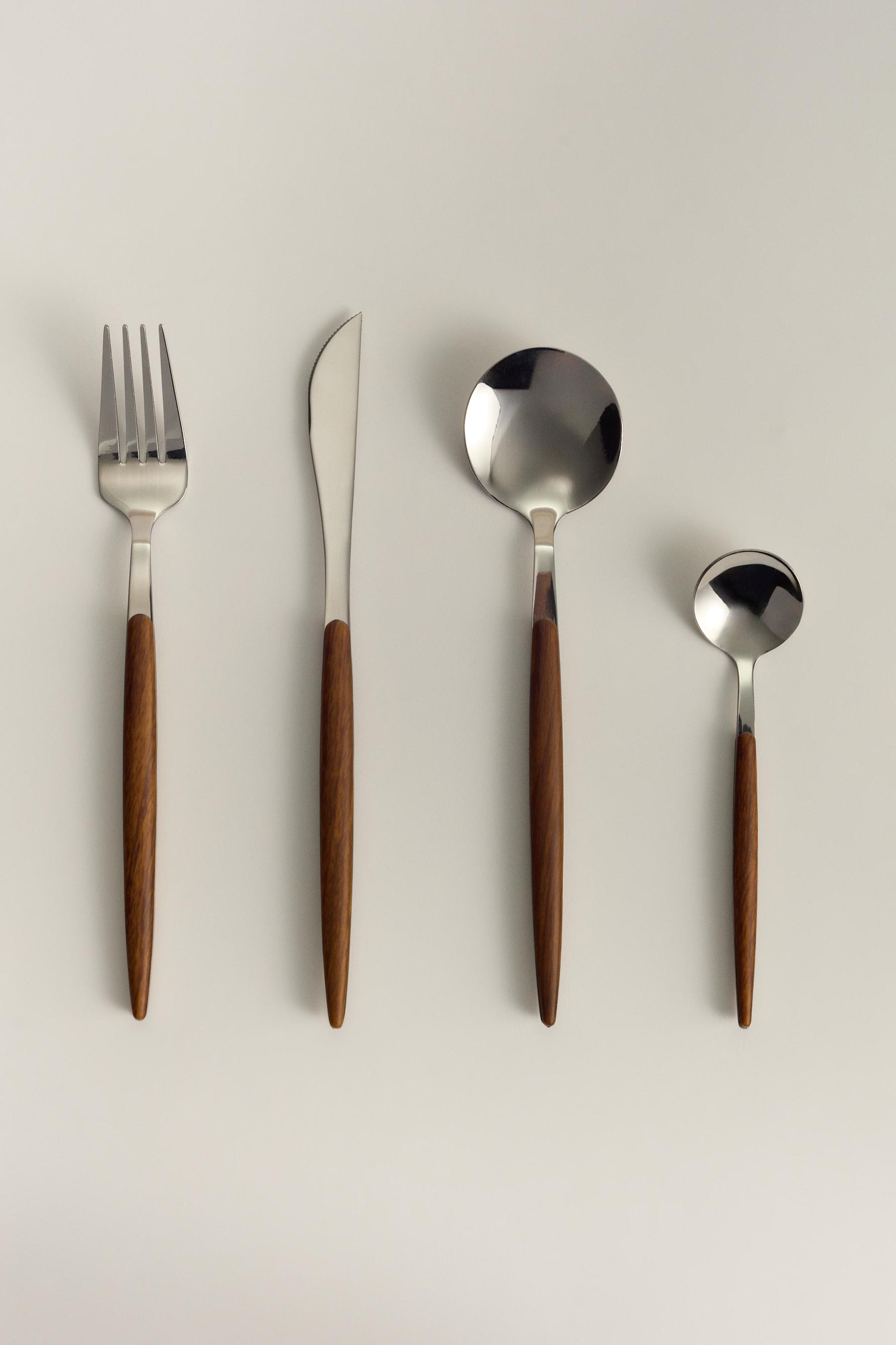 Set cubiertos 16 piezas madera