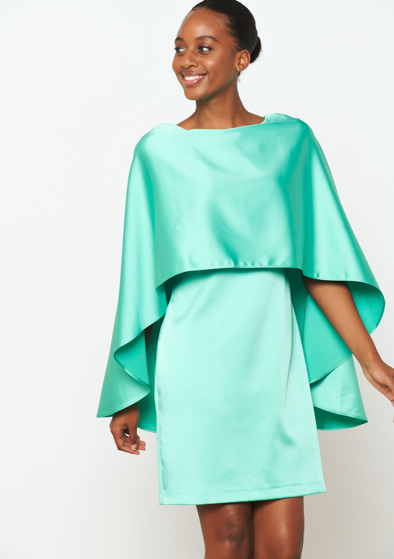 Satijnen jurk met cape