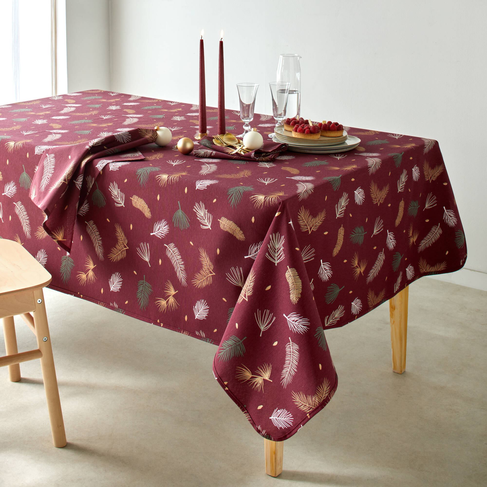 Nappe imprimée feuillage doré