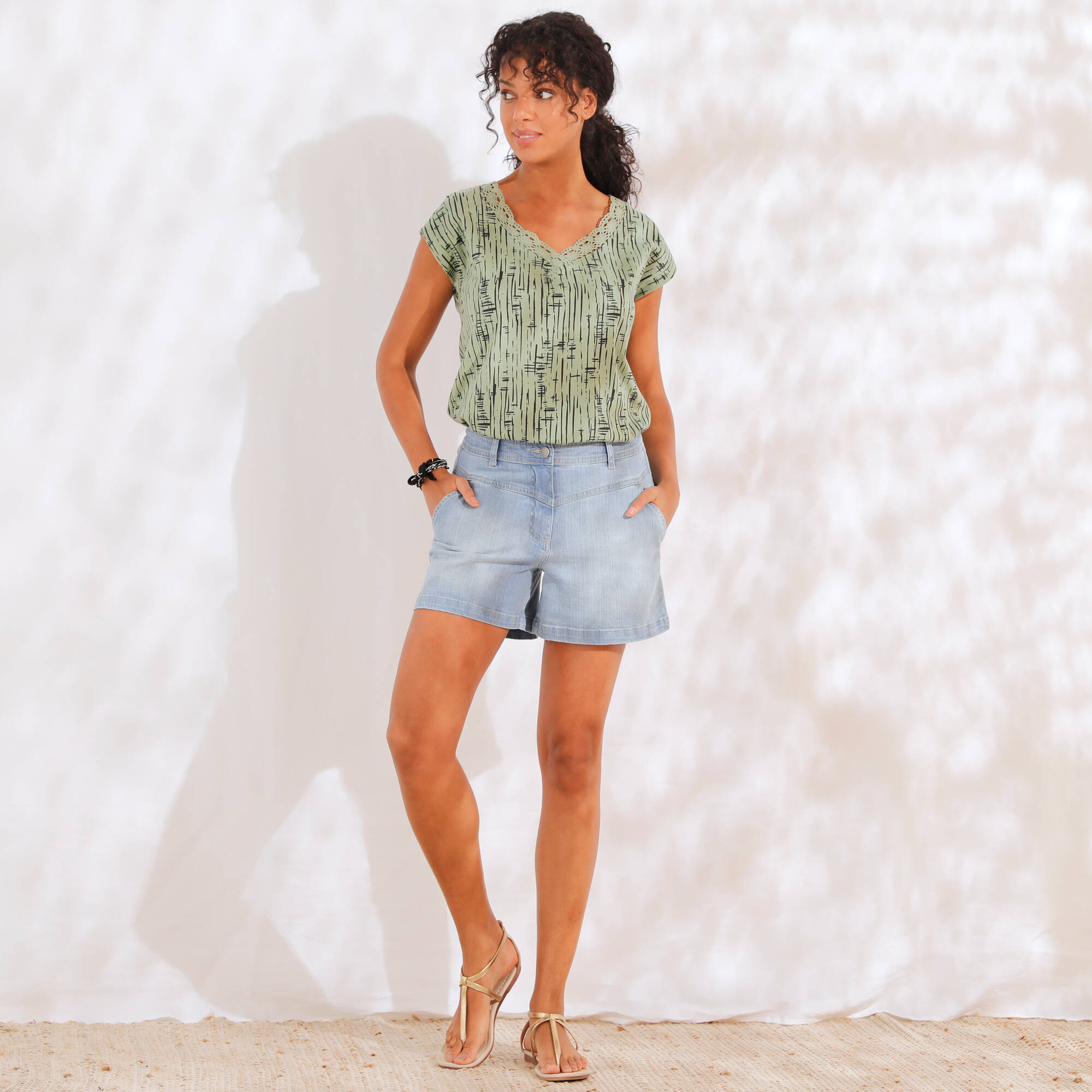 T-shirt imprimé, col V macramé