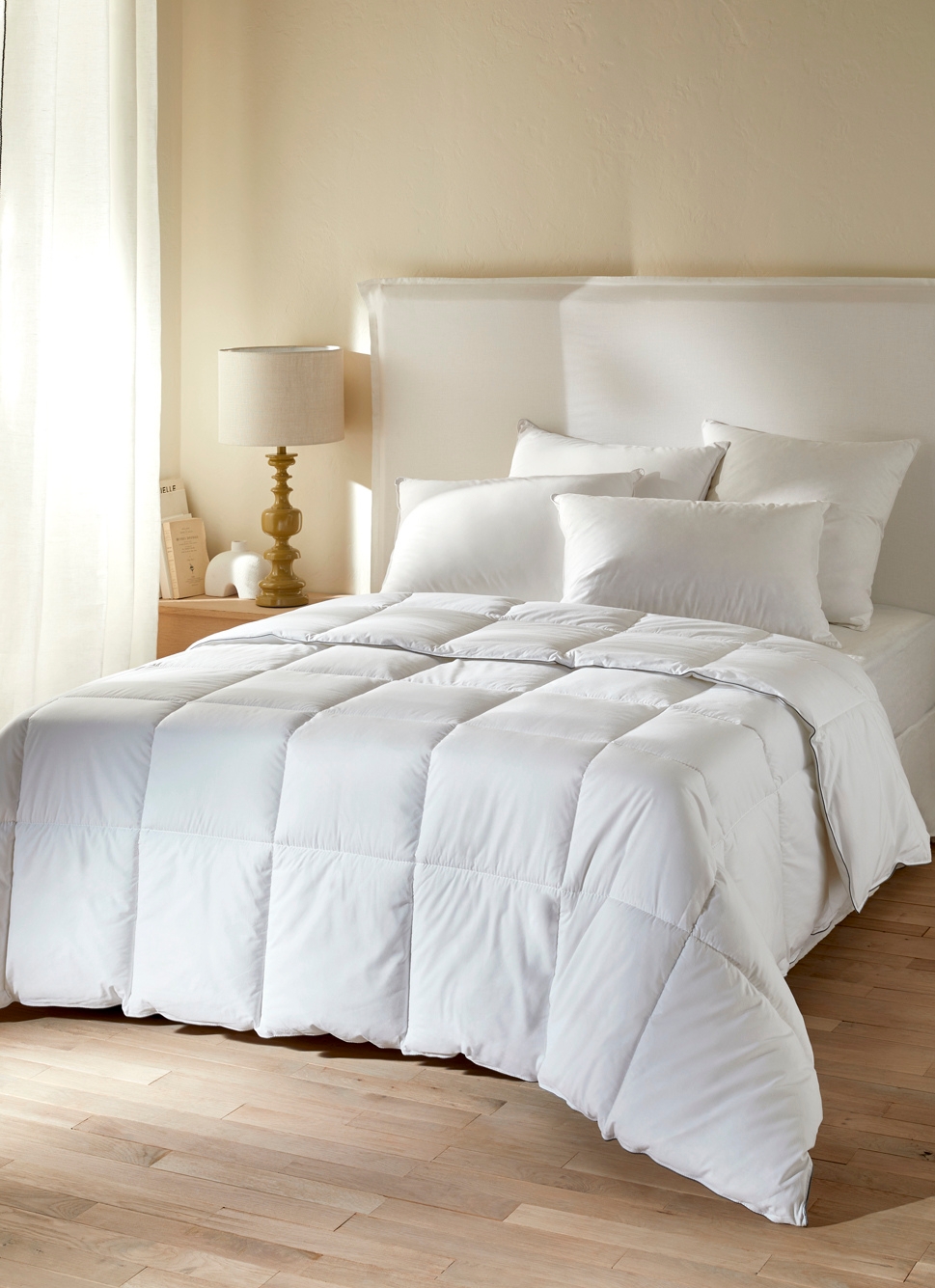 COUETTE HARMONIE 300 G/M2 TEMPÉRÉE ANTI-ACARIENS BLANC