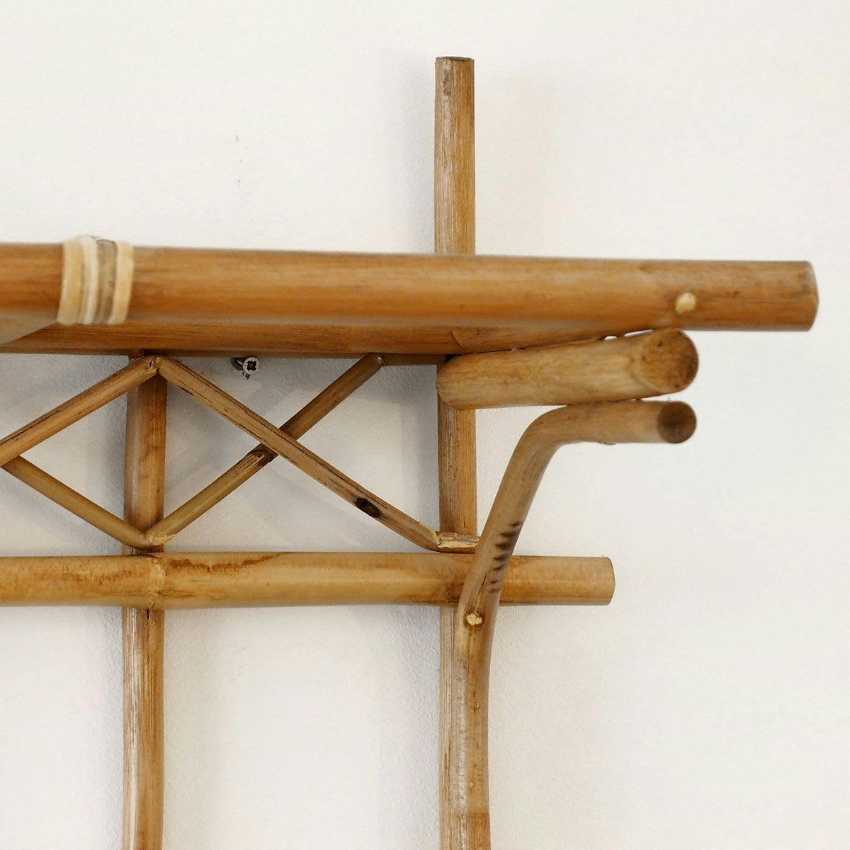 - Etagère porte-manteau rotin