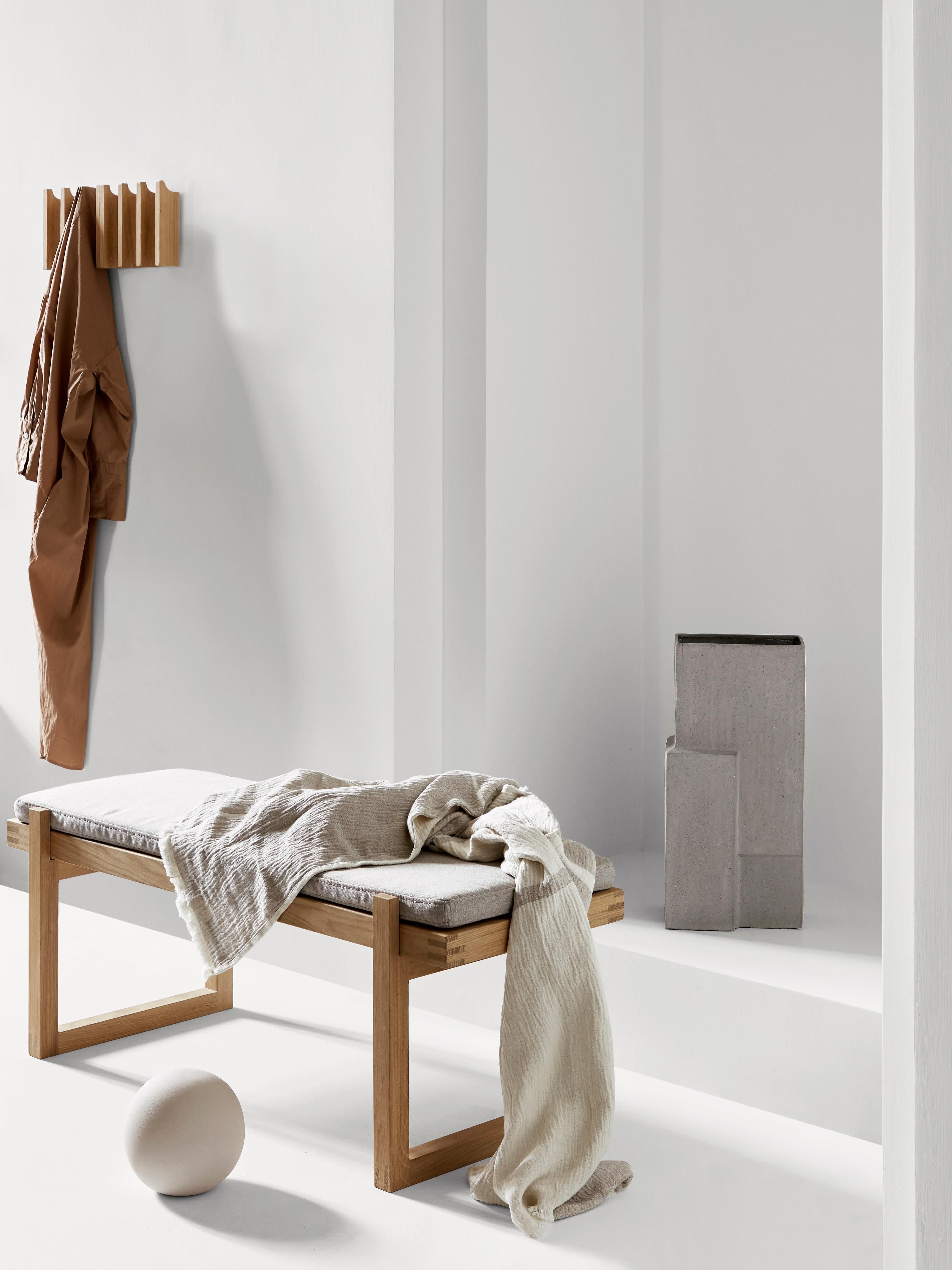 Wandgarderobe Column aus Eichenholz