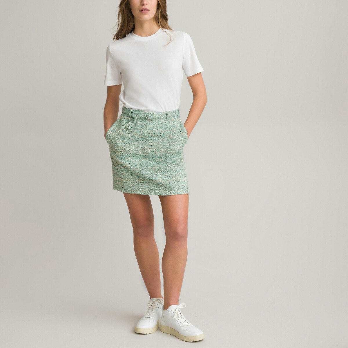 Mini-jupe en tweed, avec ceinture
